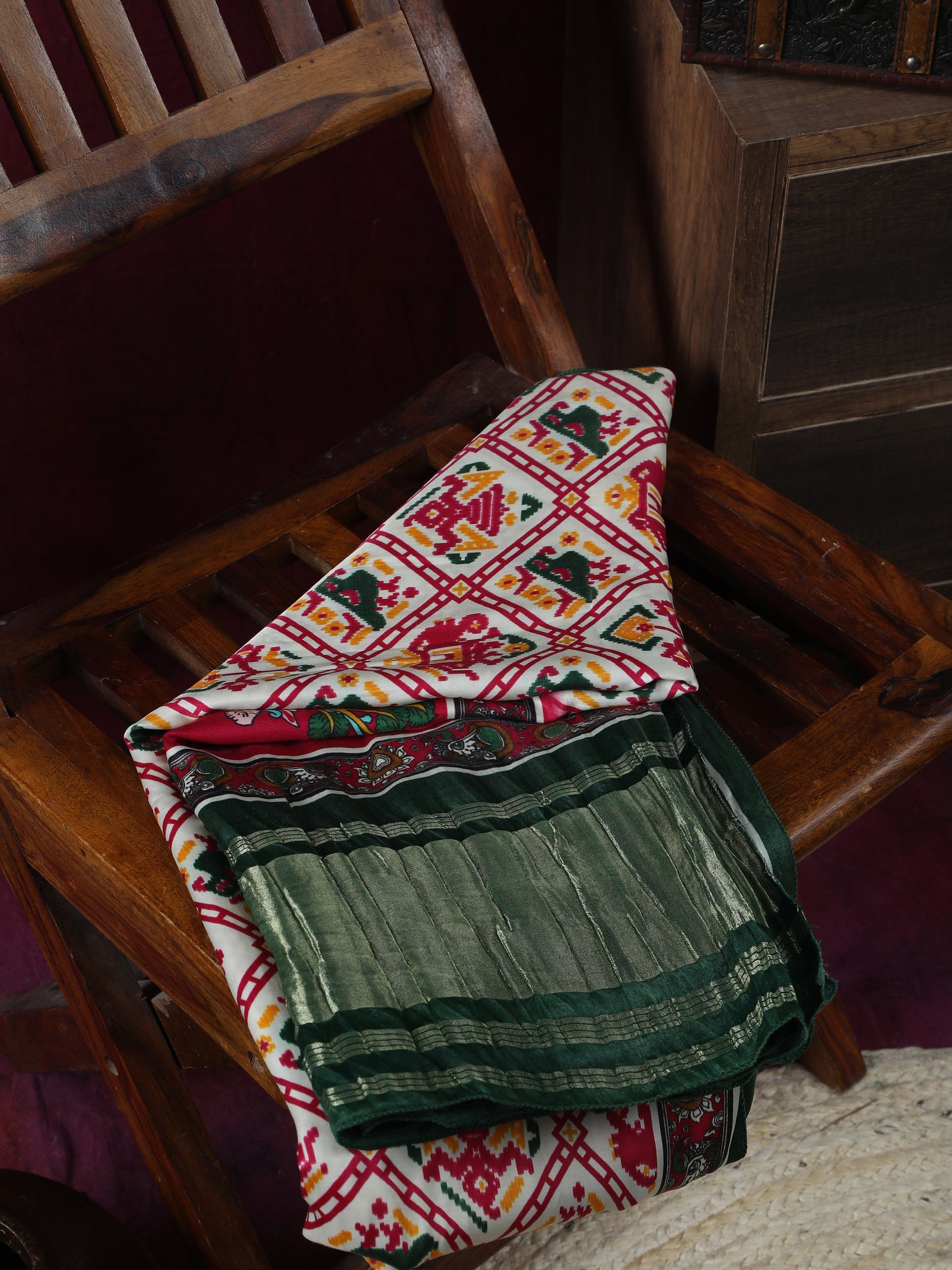 green & white patola ikkat print dupatta